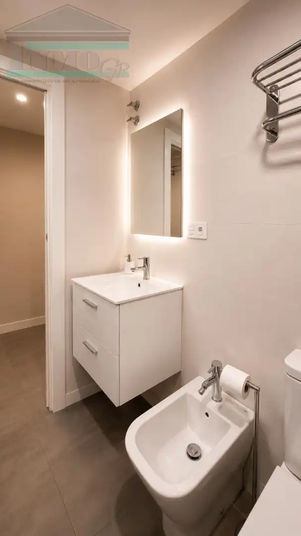 Bathroom of Duplexes for rent in Granada  with Air Conditioner, Furnished and Washing machine