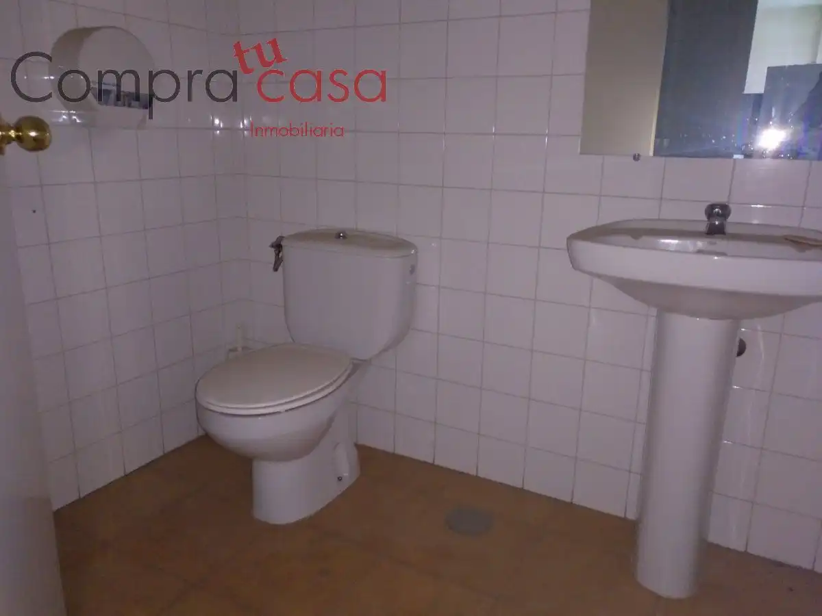 Baño de Local de alquiler en Segovia con Aire acondicionado