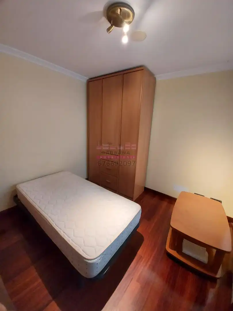 Study for rent in Avenida da Hispanidade, 48, O Castro