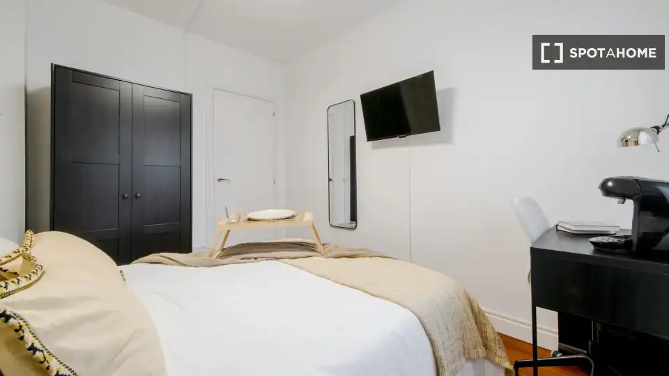 Dormitori de Pis per a compartir en Madrid amb Aire condicionat, Calefacció i Moblat