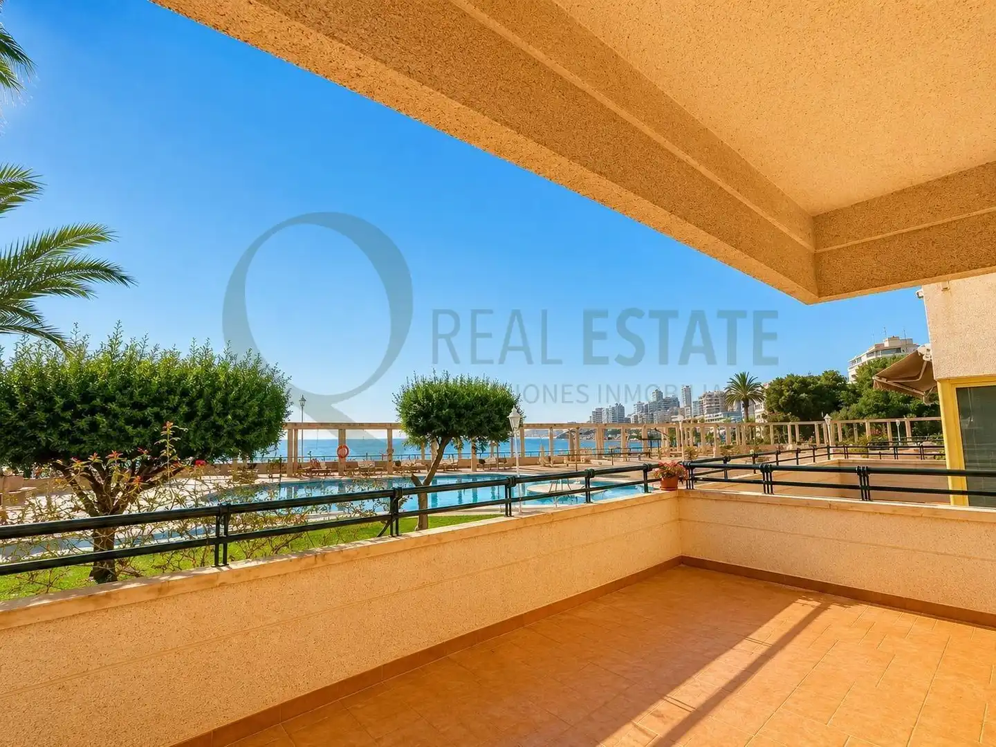 Terrasse von Wohnung zur Miete in El Campello mit Heizung, Privatgarten und Terrasse