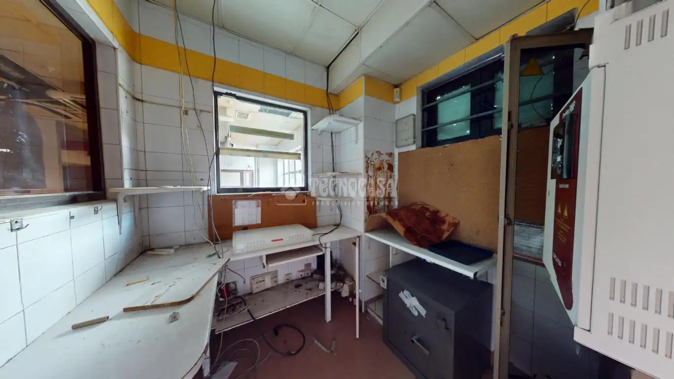 Cuina de Local de lloguer en Madrid amb Aire condicionat, Calefacció i Terrassa