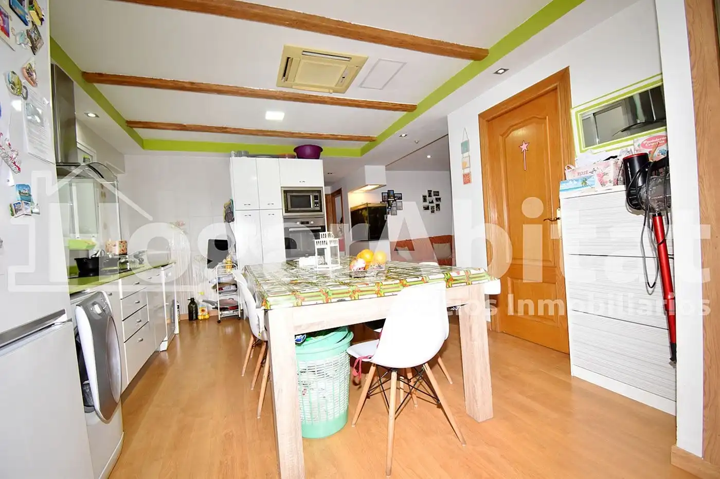 Küche von Wohnung zum Verkauf in Xirivella mit Klimaanlage, Parkett und Balkon