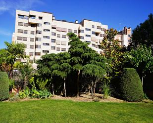 Garden of Flat to rent in  Madrid Capital  with Air Conditioner, Heating and Private garden