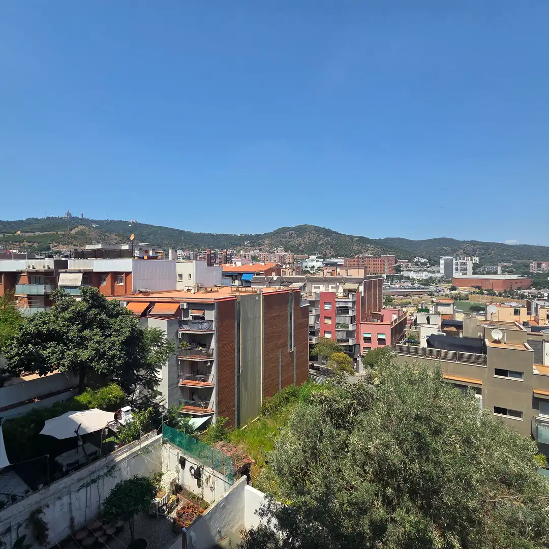 Vista exterior de Pis en venda en Barcelona amb Balcó
