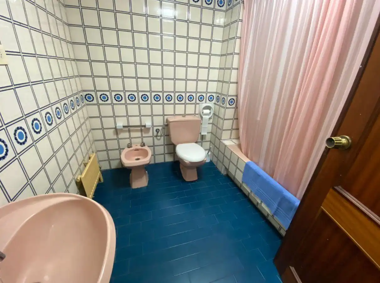 Baño de Piso de alquiler en Palencia con Calefacción, Parquet y Amueblado