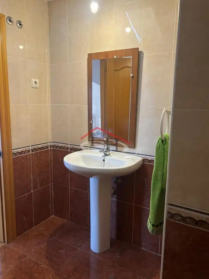 Badezimmer von Maisonette zum Verkauf in León Capital  mit Heizung, Parkett und Terrasse