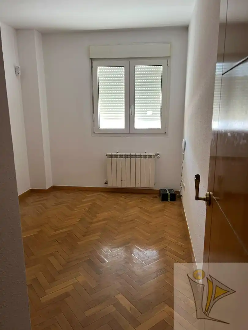 Schlafzimmer von Wohnung zum Verkauf in Madrid
