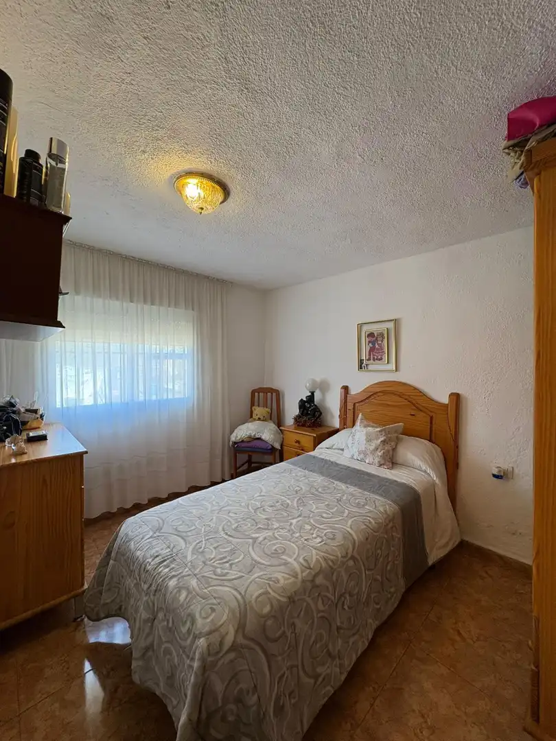 Habitación de Casa o chalet en venta en Castellón de la Plana / Castelló de la Plana con Jardín privado y Piscina comunitaria