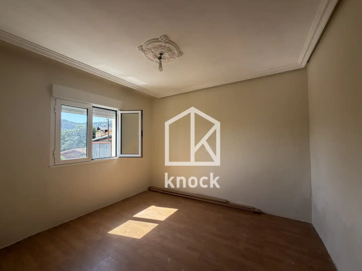 Habitación de Casa adosada en venta en Langreo con Calefacción y Terraza