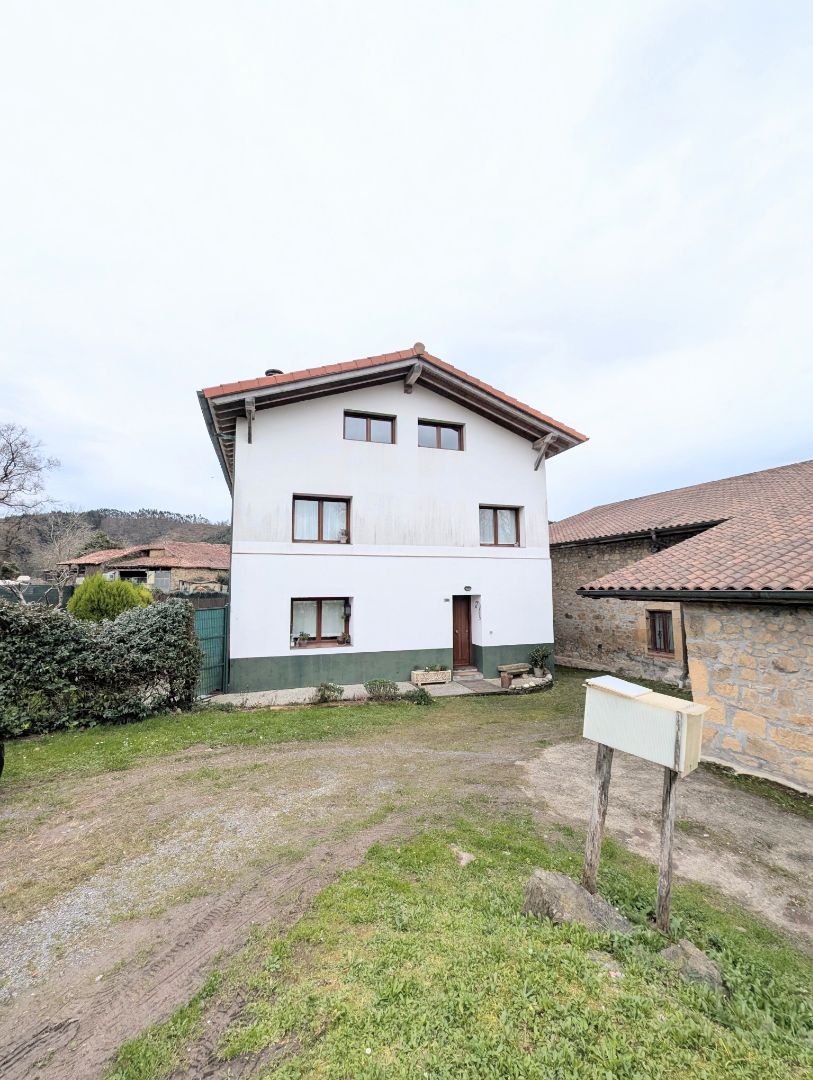 Exterior view of Single-family semi-detached for sale in Lezama  with Heating, Private garden and Furnished