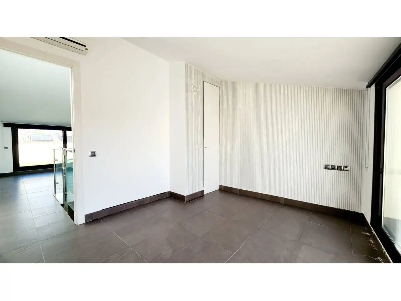 Schlafzimmer von Einfamilien-Reihenhaus zum Verkauf in Sabadell mit Klimaanlage, Heizung und Terrasse