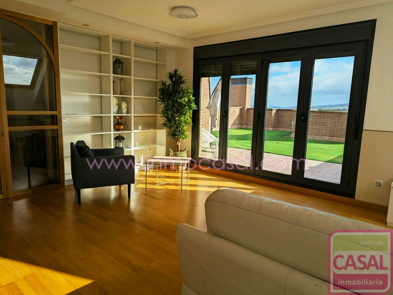 Sala d'estar de Pis de lloguer en Oviedo  amb Calefacció, Terrassa i Traster