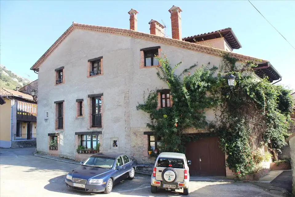 Vista exterior de Casa o xalet en venda en Peñamellera Baja amb Calefacció, Moblat i Internet