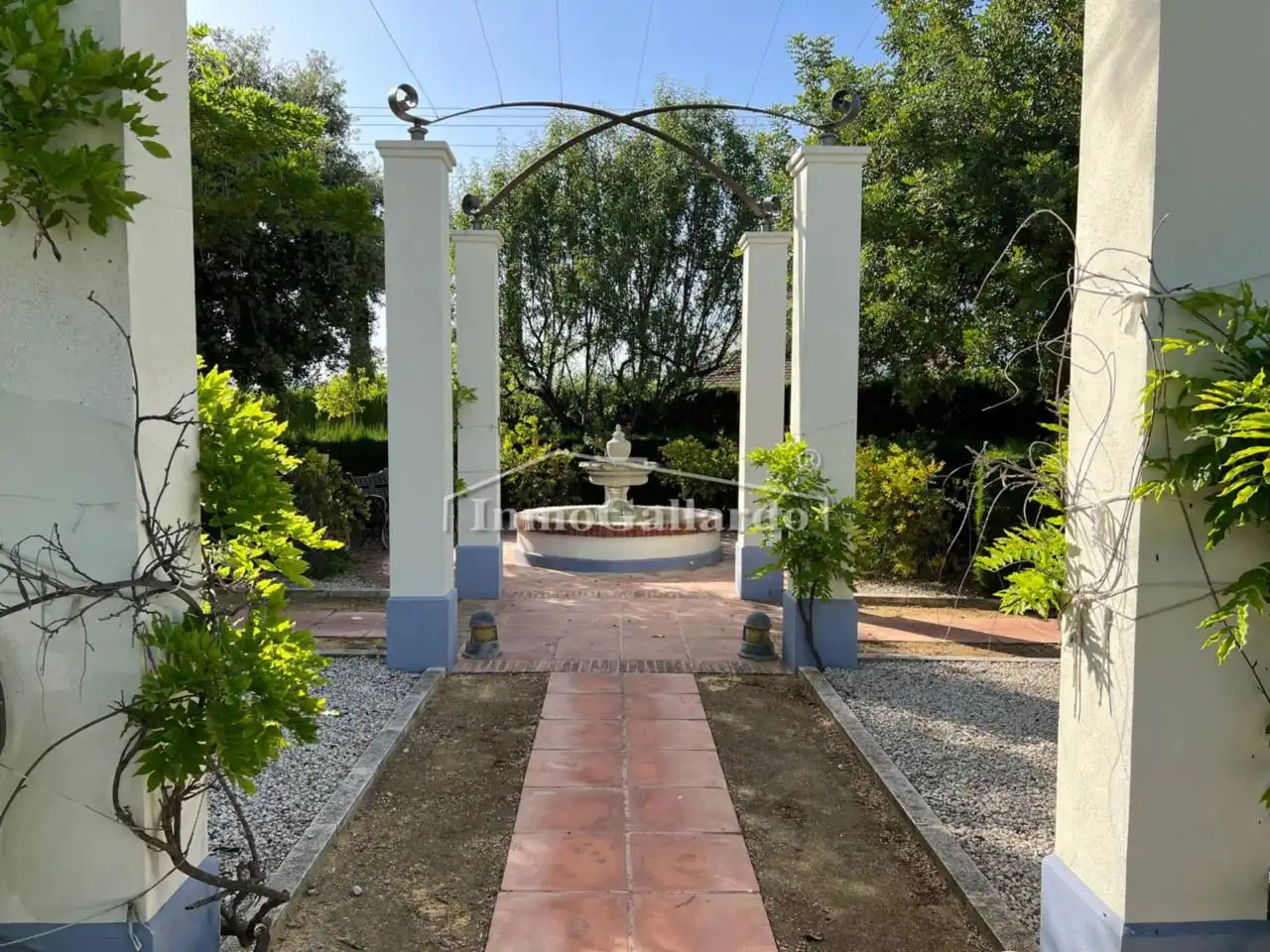 Garden of Buildings for sale in Lucena