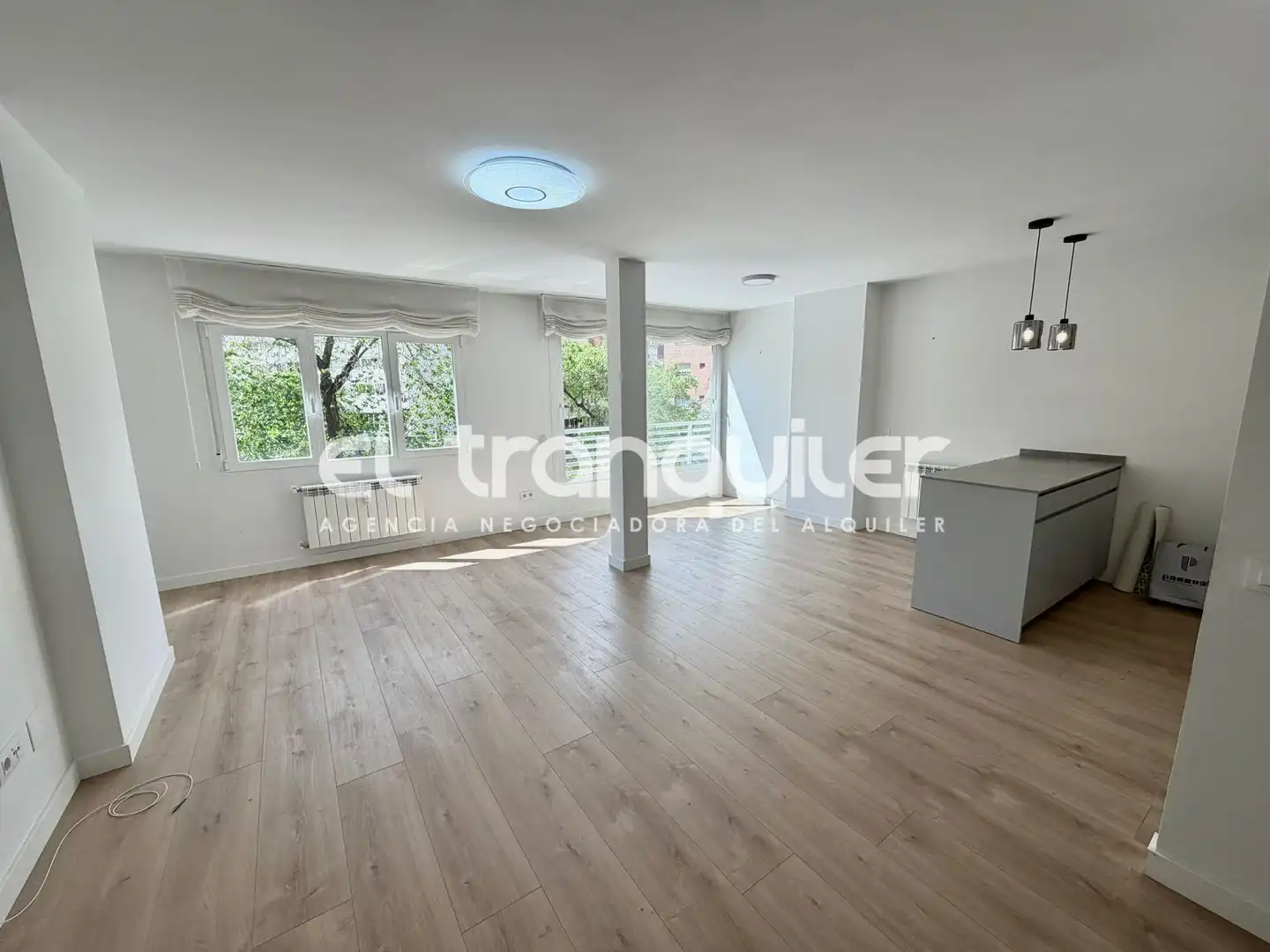 Sala d'estar de Pis de lloguer en Madrid amb Aire condicionat, Jardí privat i Rentadora