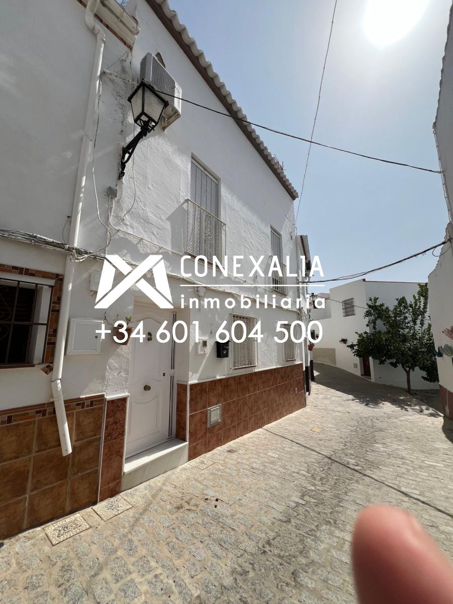 Vista exterior de Casa o xalet en venda en Olvera amb Terrassa i Balcó