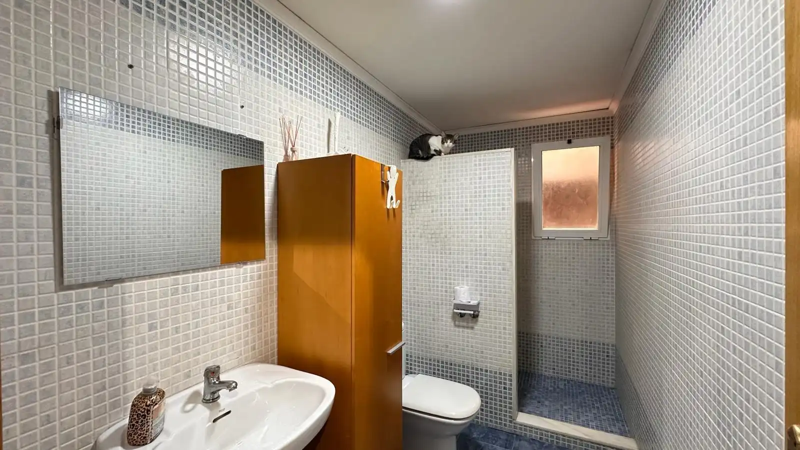 Badezimmer von Wohnung zum Verkauf in Carlet mit Klimaanlage und Heizung
