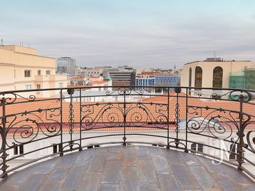 Àtic amb balcó de lloguer a Calle de Fortuny
