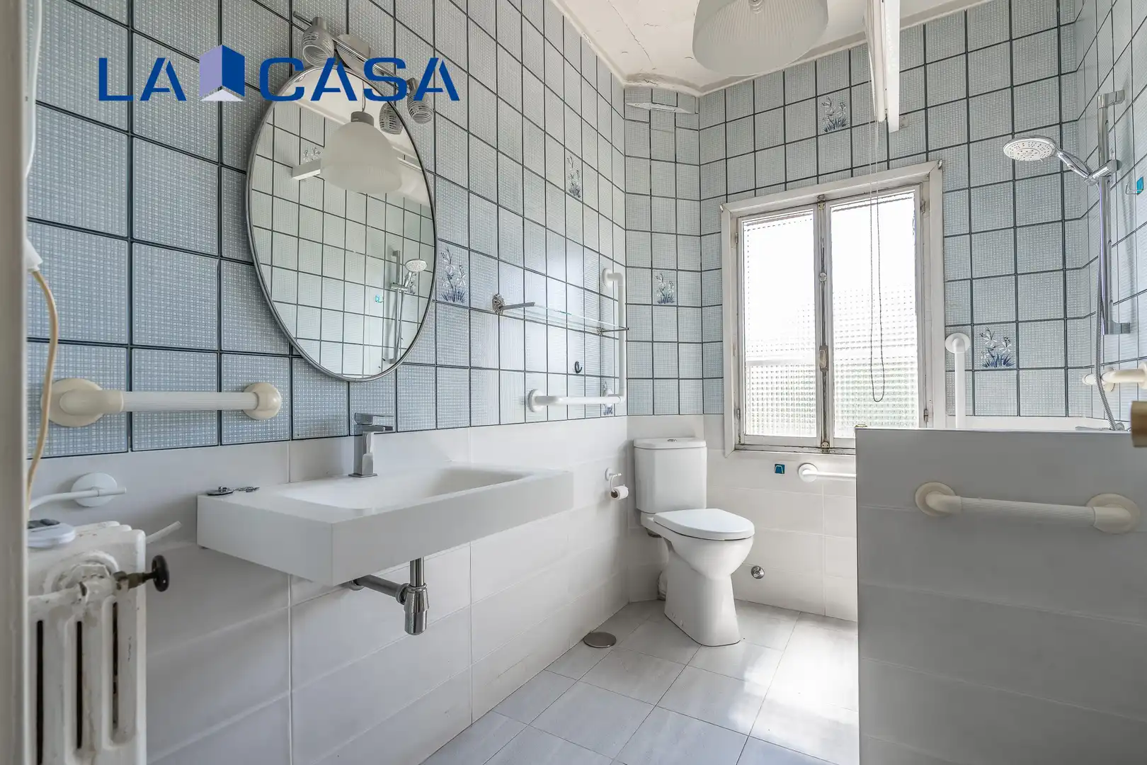 Baño de Piso en venta en Madrid con Calefacción, Terraza y Trastero