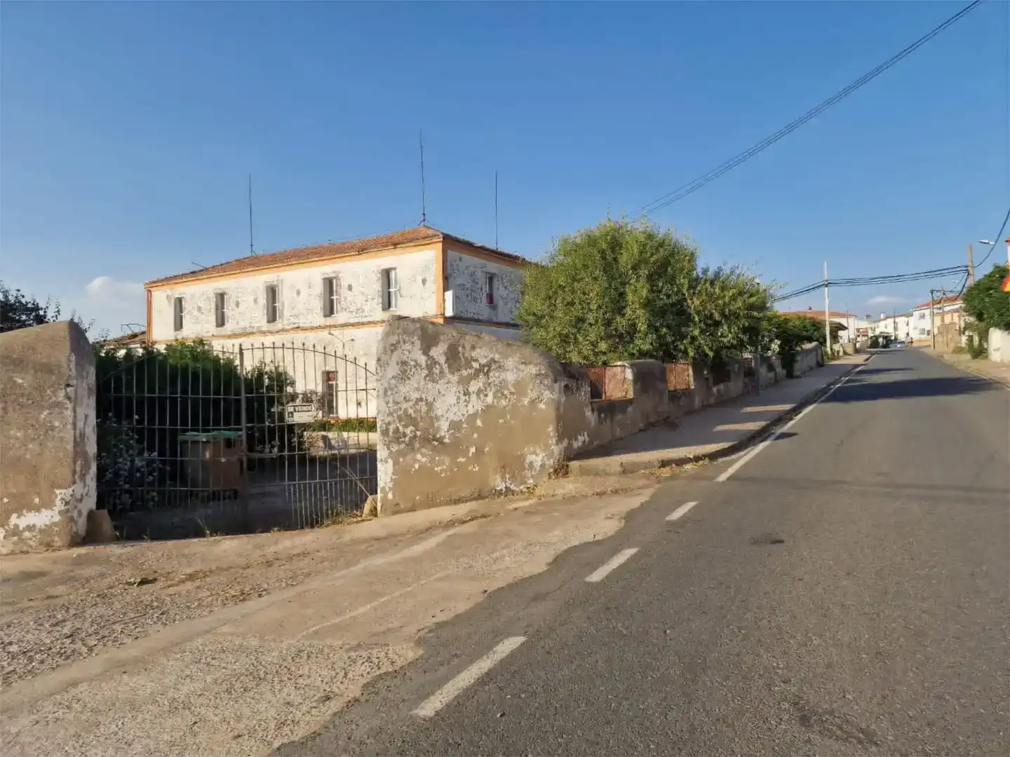 Vista exterior de Nave industrial en venta en Ibahernando, Cáceres