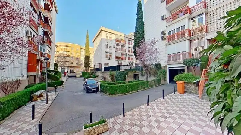 Flat with terrace for sale in Genil, imagen 2
