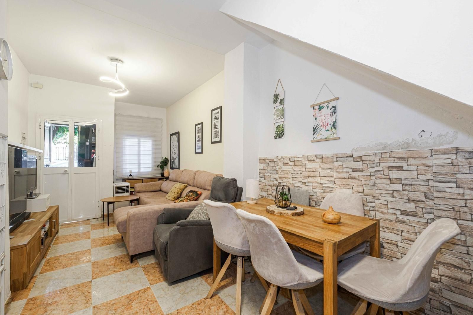 Sala de estar de Casa adosada en venta en  Sevilla Capital con Aire acondicionado y Terraza