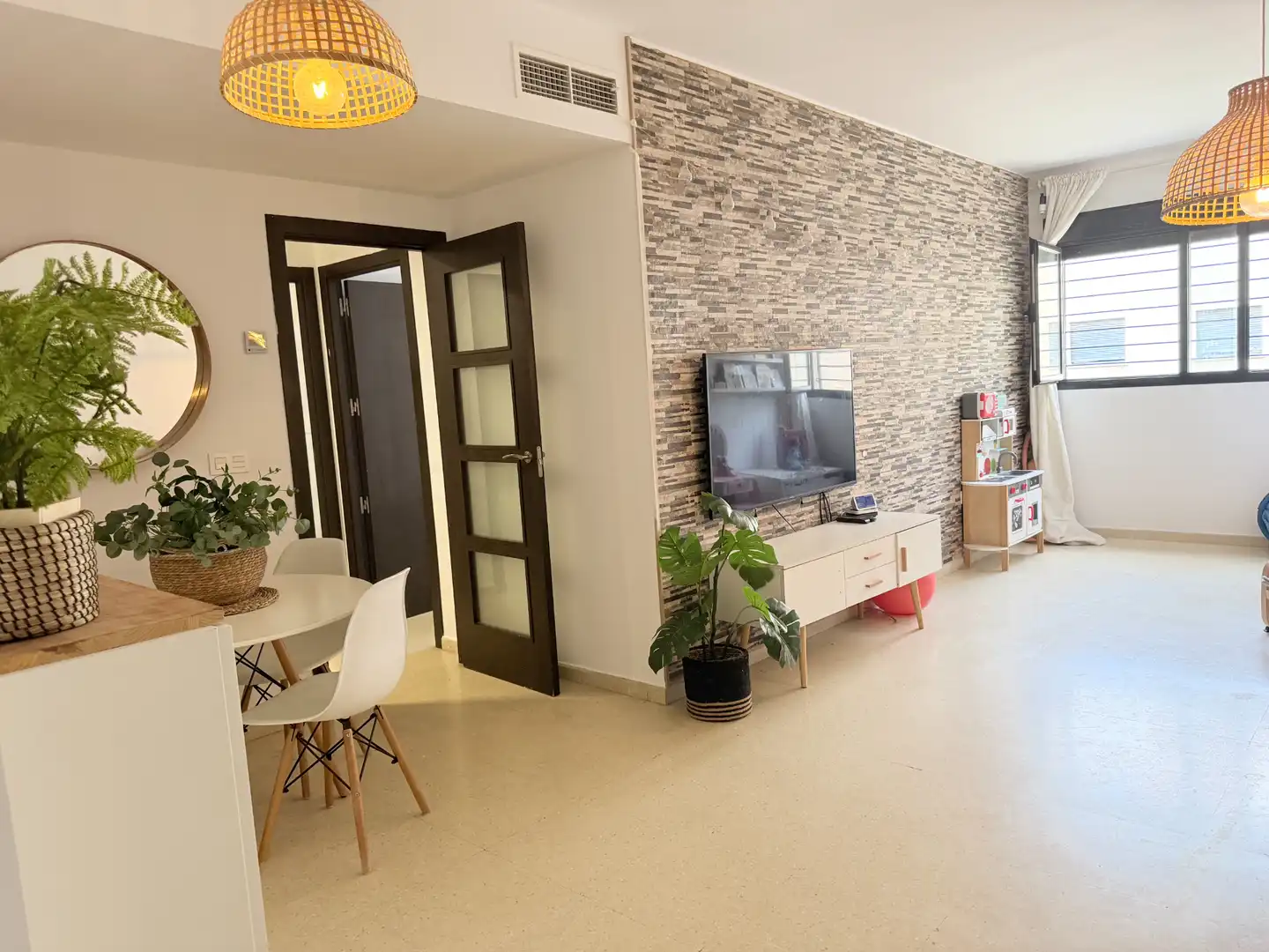 Sala d'estar de Pis en venda en Mairena del Aljarafe amb Aire condicionat i Traster