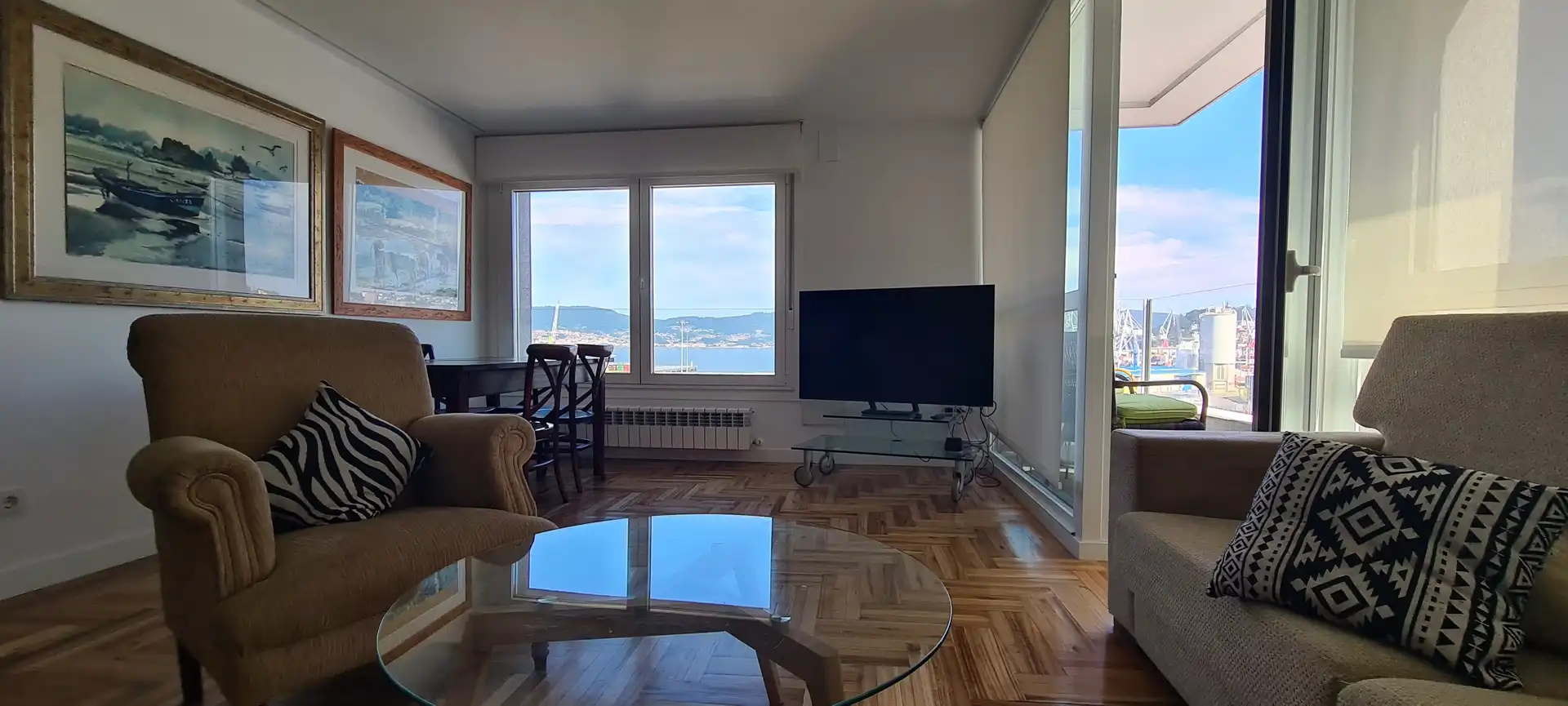 Sala de estar de Piso de alquiler en Vigo  con Calefacción, Parquet y Amueblado