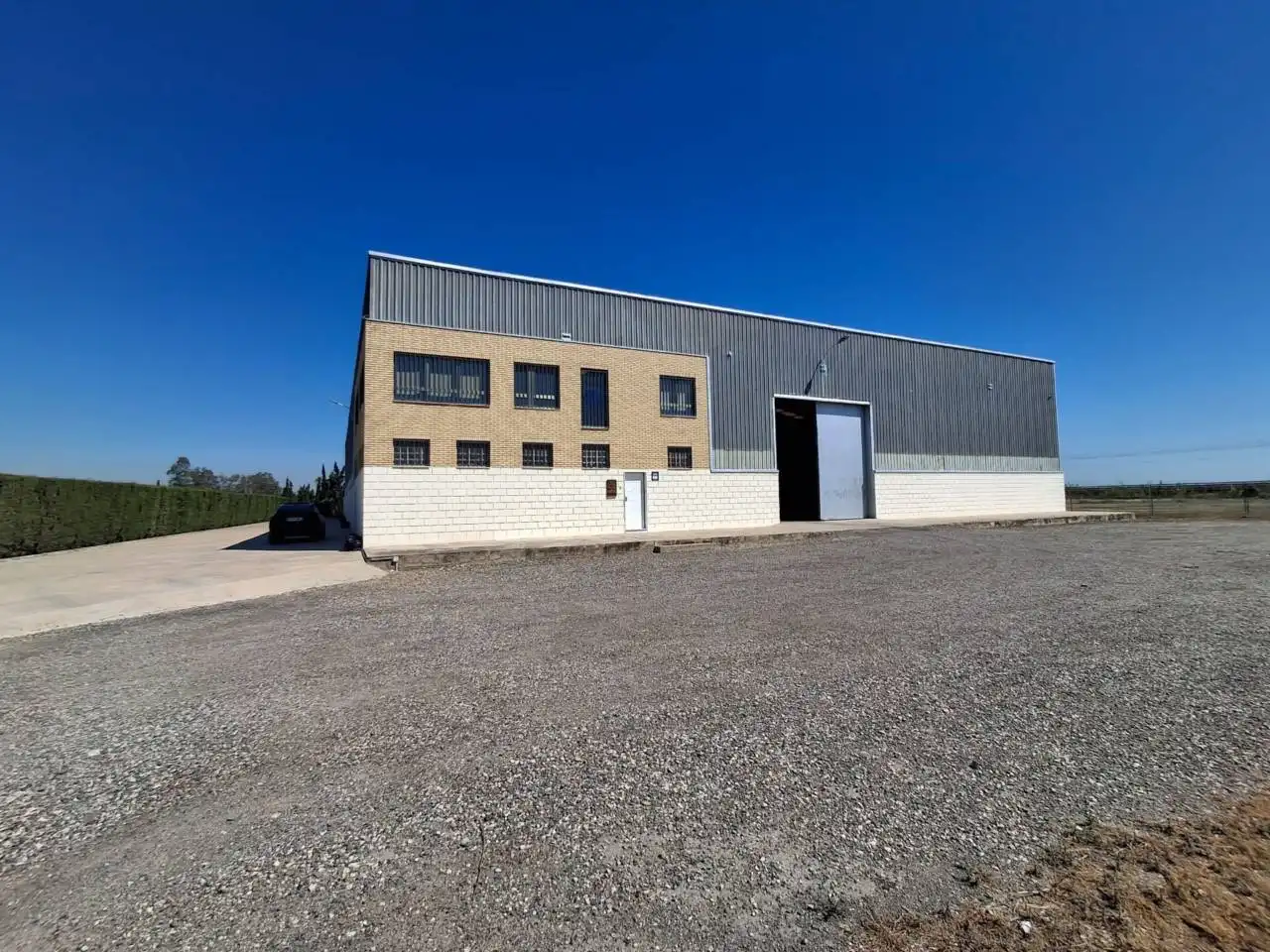 Exterior view of Industrial buildings for rent in Sollana