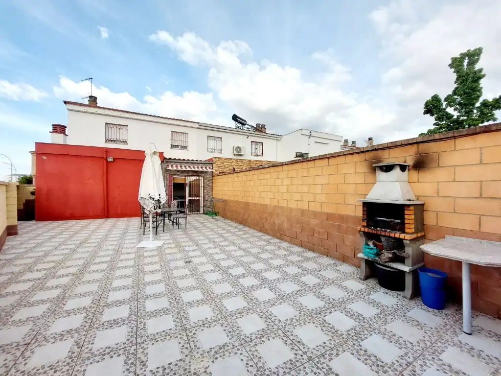 Casa adosada en venda a Maria Auxiliadora - Barriada de Llera