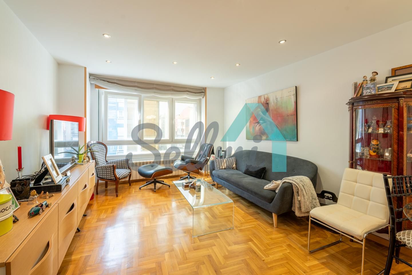 Sala d'estar de Pis en venda en Oviedo  amb Calefacció, Parquet i Terrassa
