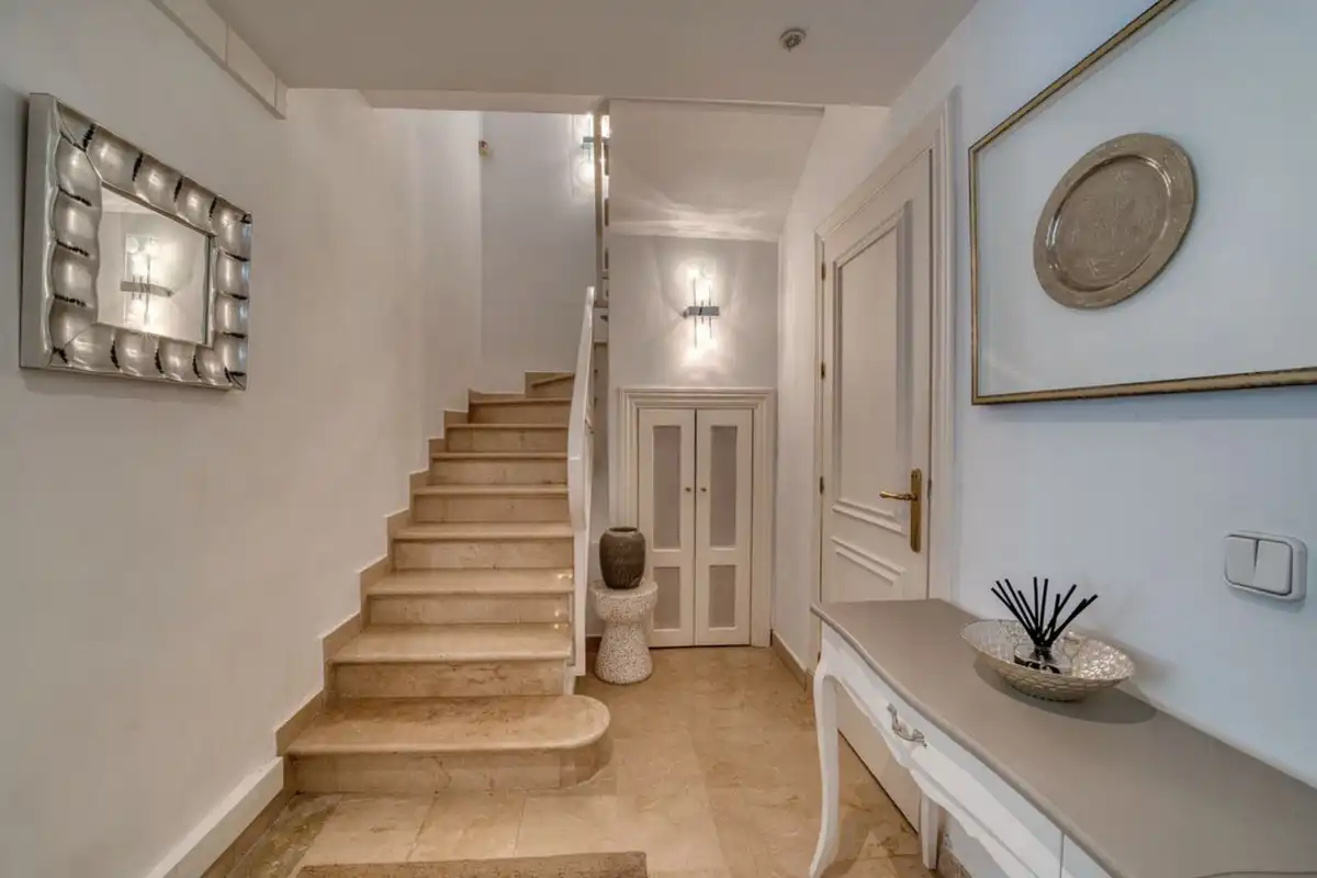 Casa adosada de alquiler en Benahavís con Aire acondicionado, Jardín privado y Terraza