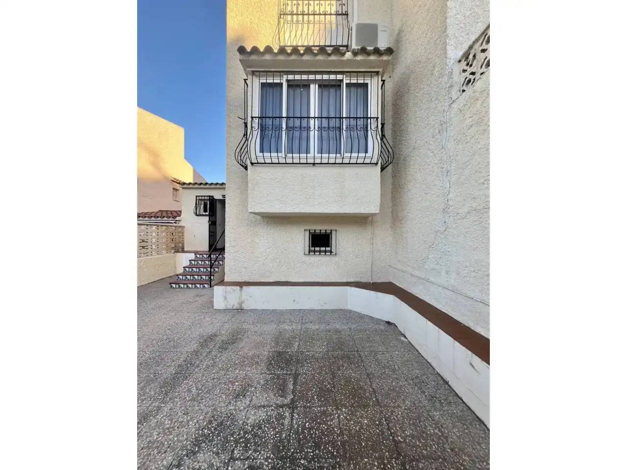 Vista exterior de Casa o xalet de lloguer en El Campello amb Aire condicionat, Terrassa i Moblat