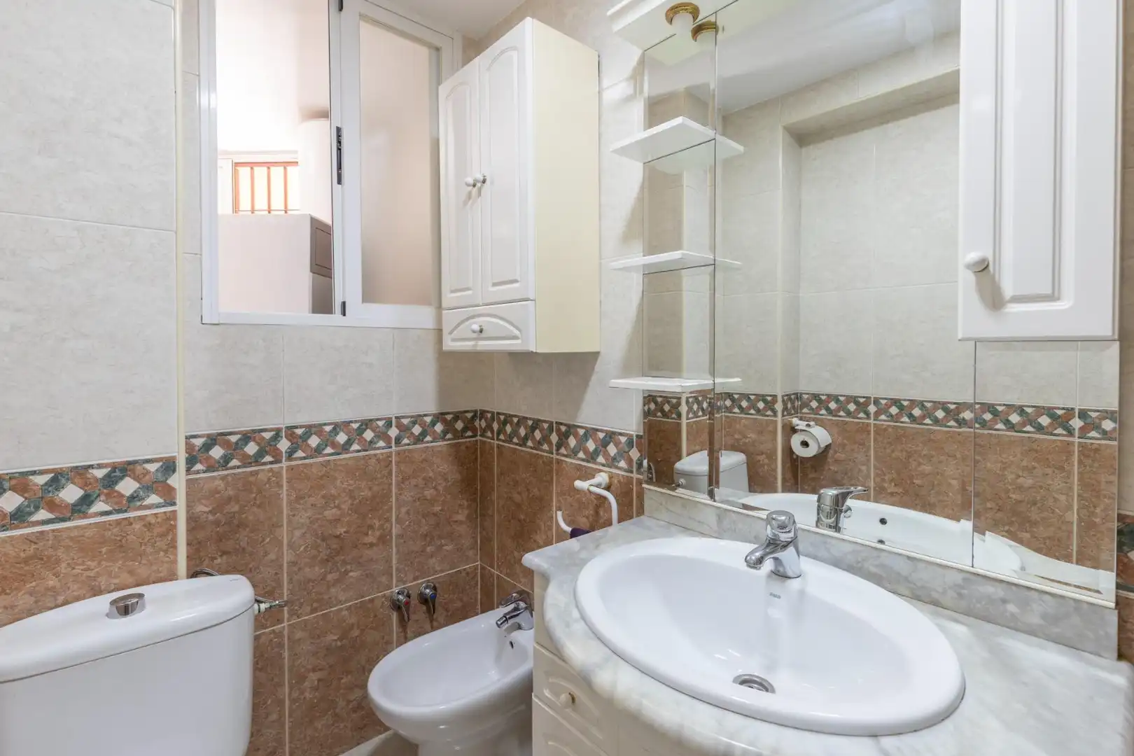 Baño de Piso en venta en Granada con Terraza, Amueblado y Balcón