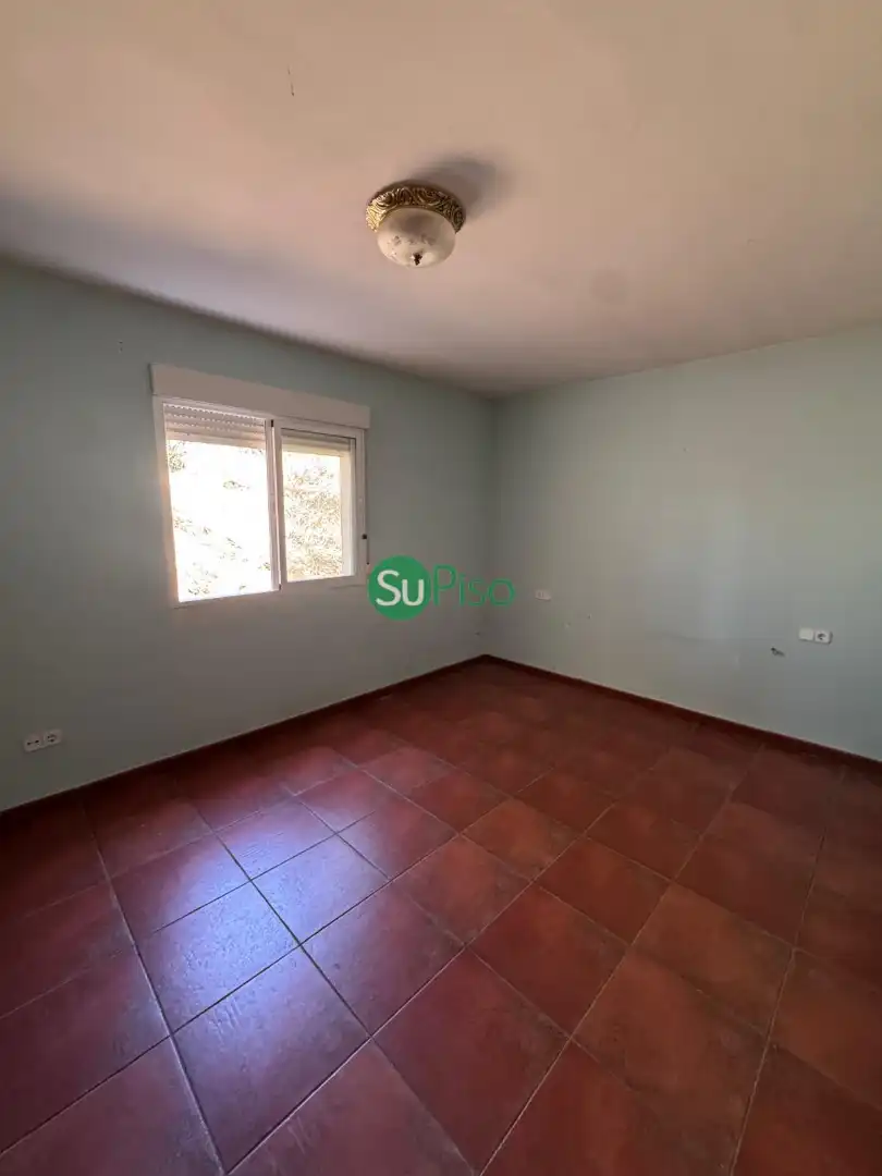 Dormitori de Casa o xalet en venda en San Martín de Valdeiglesias amb Jardí privat