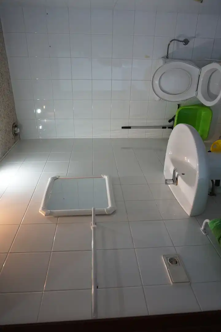 Bany de Local de lloguer en Girona