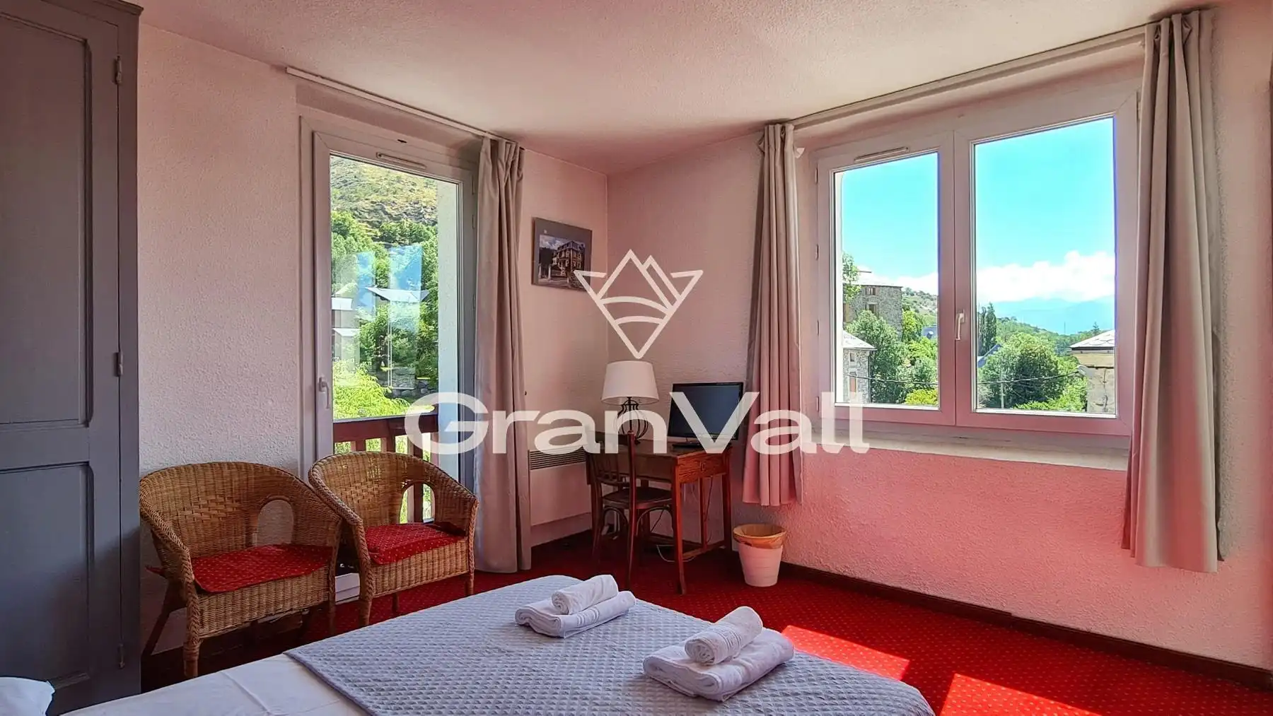 Habitación de Edificio en venta en Latour - de - Carol