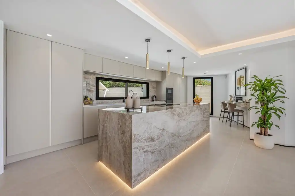 Cocina de Casa o chalet en venta en Marbella con Aire acondicionado, Calefacción y Jardín privado