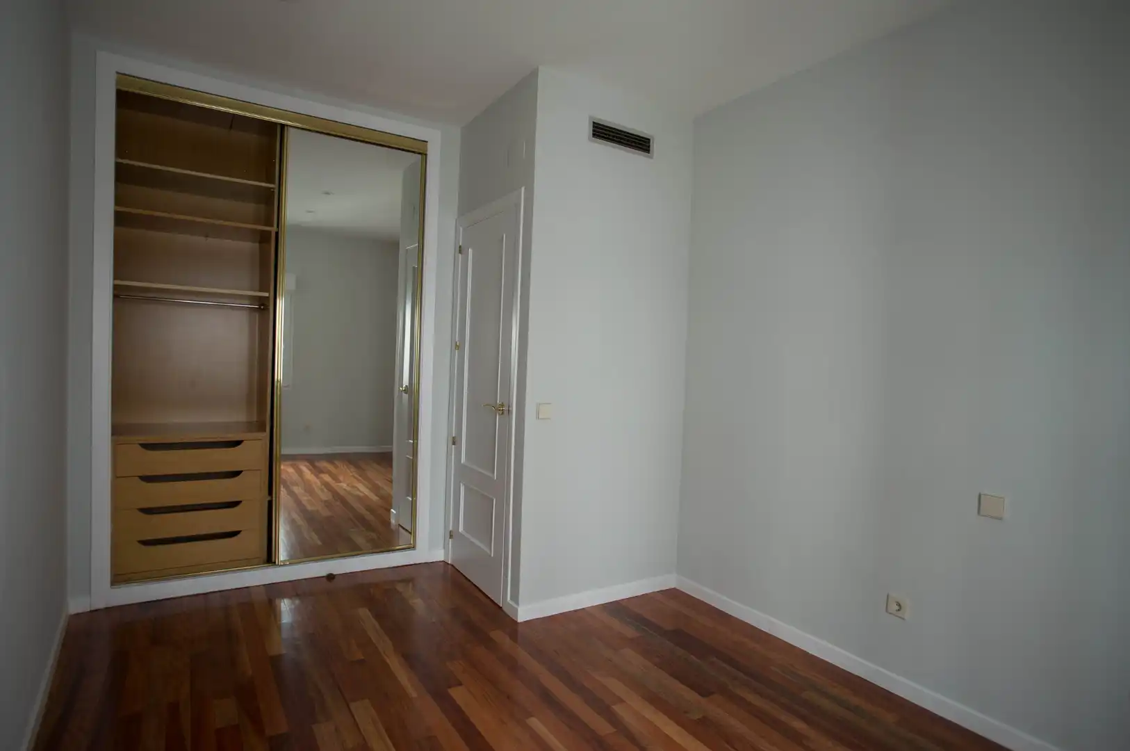 Bedroom of Flat for rent in Madrid  with Air Conditioner, Heating and Parquet flooring