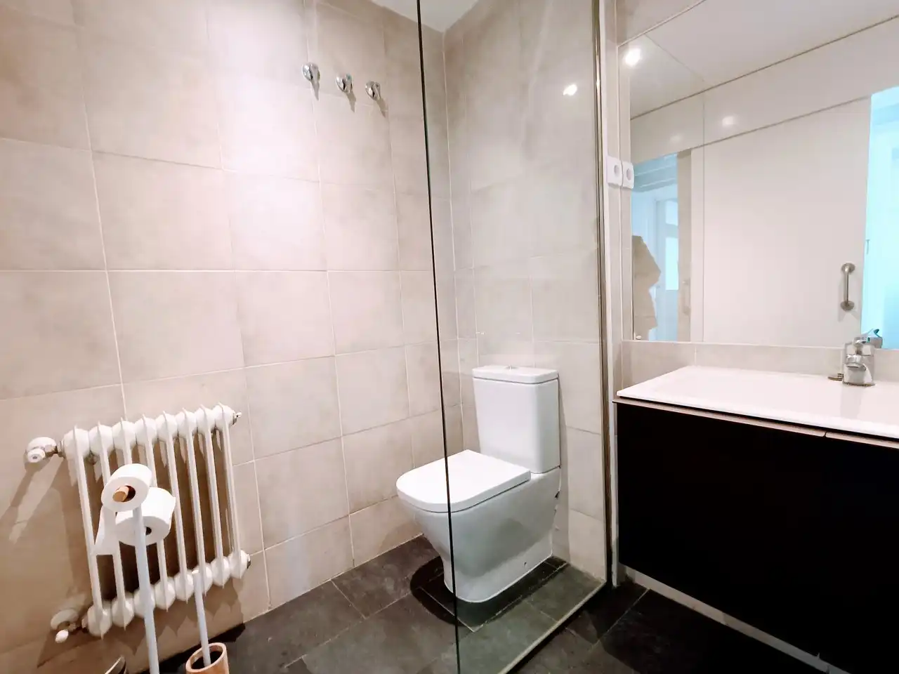 Baño de Piso de alquiler en La Moraleja con Aire acondicionado, Calefacción y Trastero