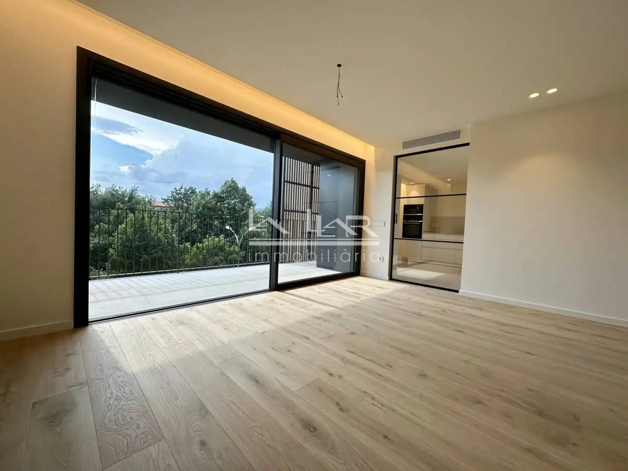 Living room of Flat for rent in Vic  with Air Conditioner, Heating and Parquet flooring