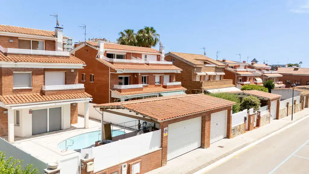 Vista exterior de Casa o chalet en venta en Sant Vicenç de Montalt con Aire acondicionado, Calefacción y Terraza
