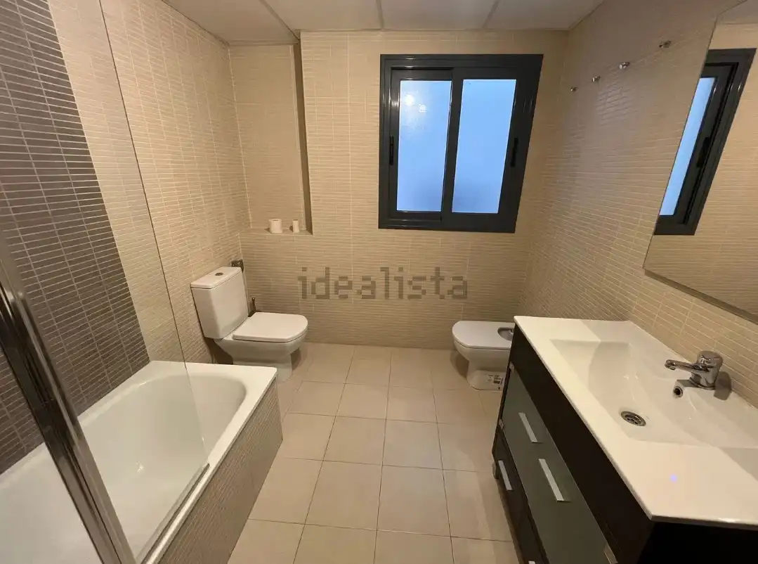 Baño de Piso en venta en Burjassot con Aire acondicionado, Calefacción y Terraza