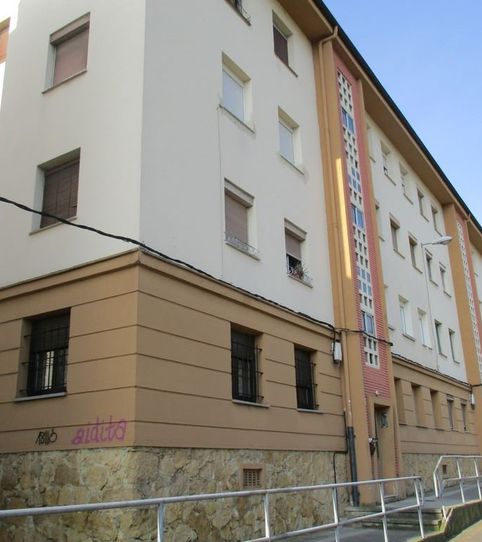 Foto 2 de Piso en venta en Maestros Nacionales, 50, Milán - Pumarín, Oviedo