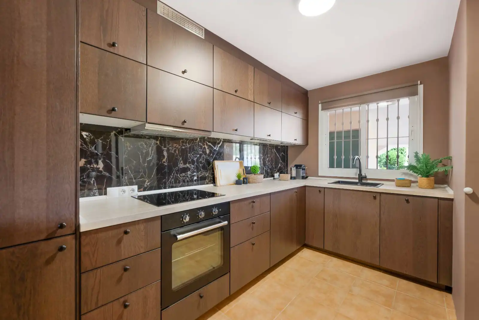 Cuina de Apartament en venda en Marbella amb Aire condicionat, Terrassa i Moblat