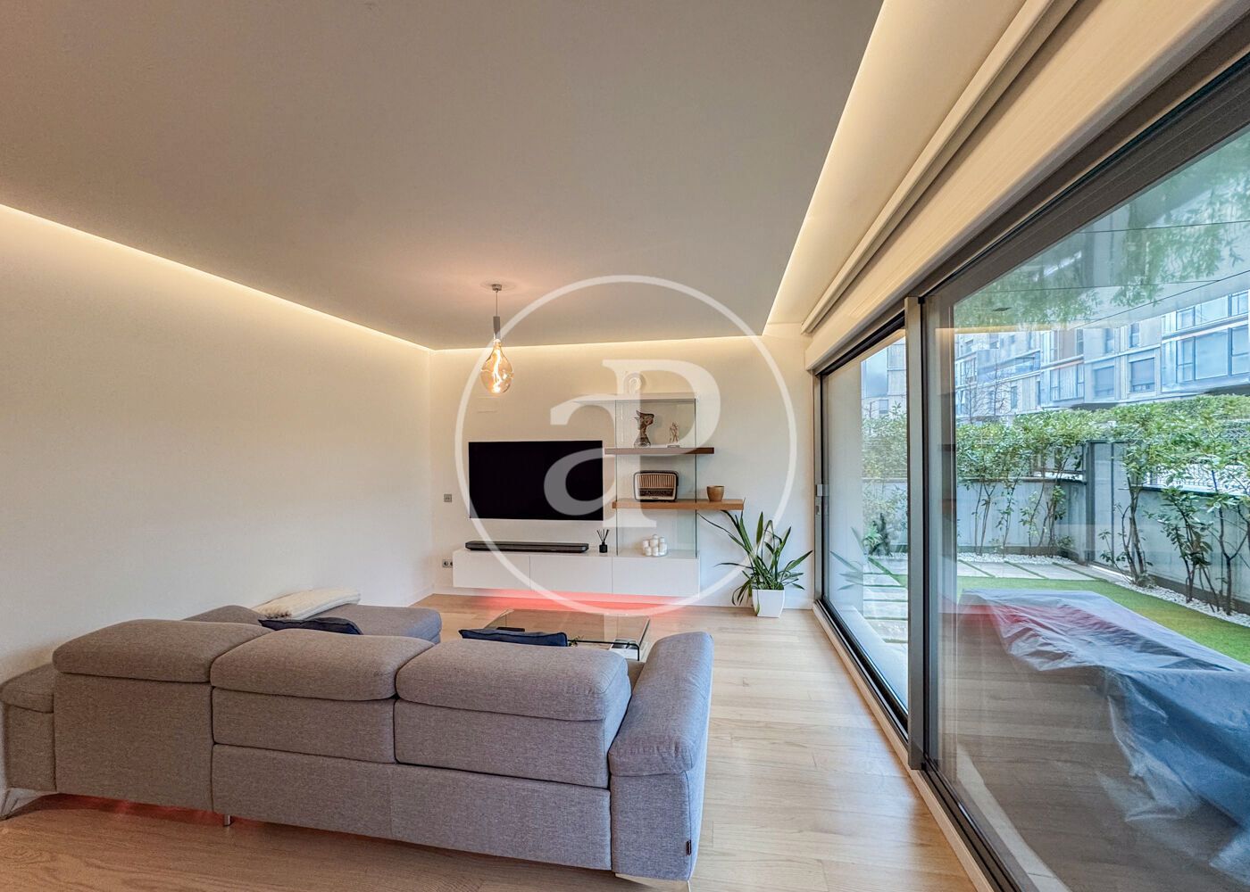 Sala de estar de Piso en venta en  Madrid Capital con Aire acondicionado, Calefacción y Jardín privado
