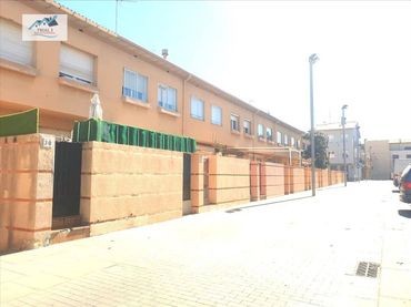Casa con jardín en venta en Carrer de Madiroles