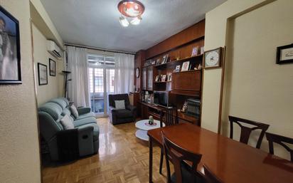 Living room of Flat for sale in  Madrid Capital  with Heating, Parquet flooring and Terrace