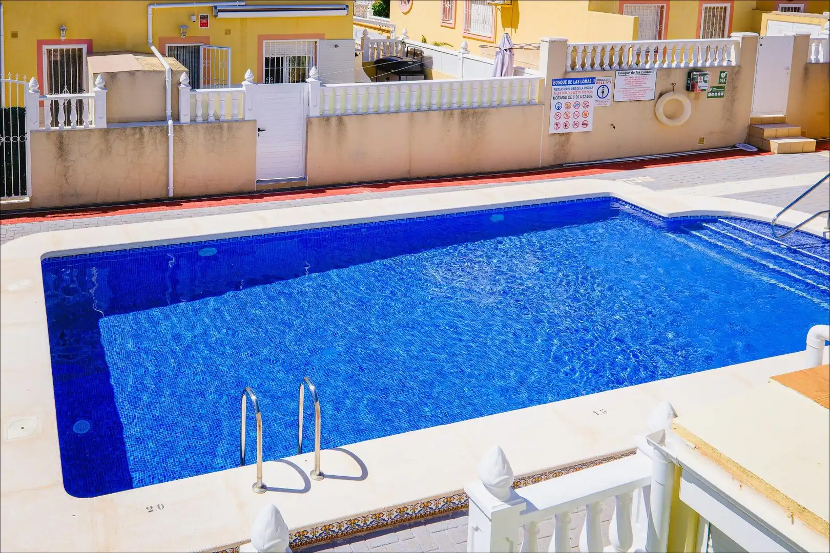 Piscina de Casa adosada en venta en Orihuela con Aire acondicionado, Calefacción y Jardín privado